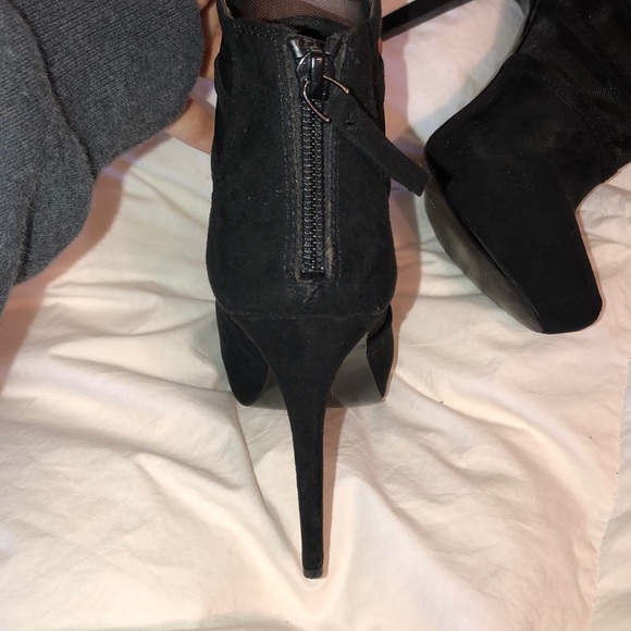 Heels - Picture 3 of 3